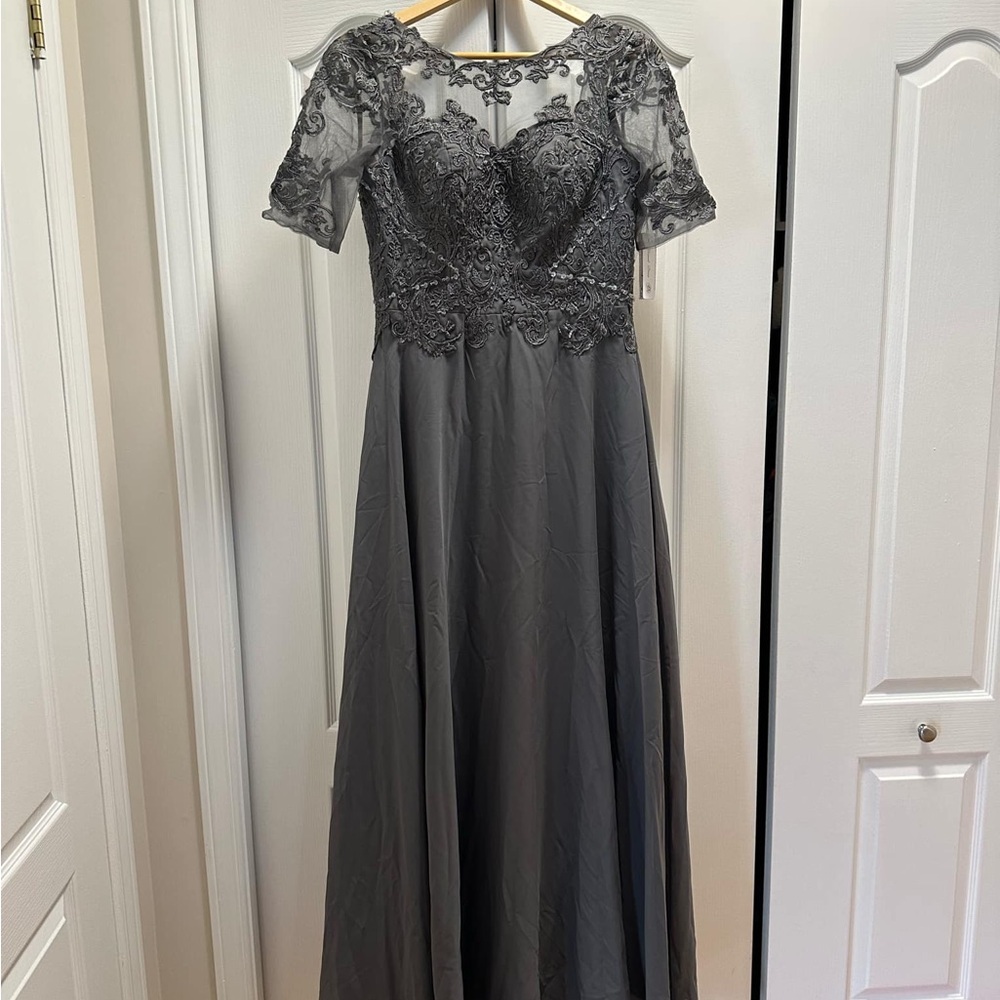 Elegant Gray Lace formal Gown